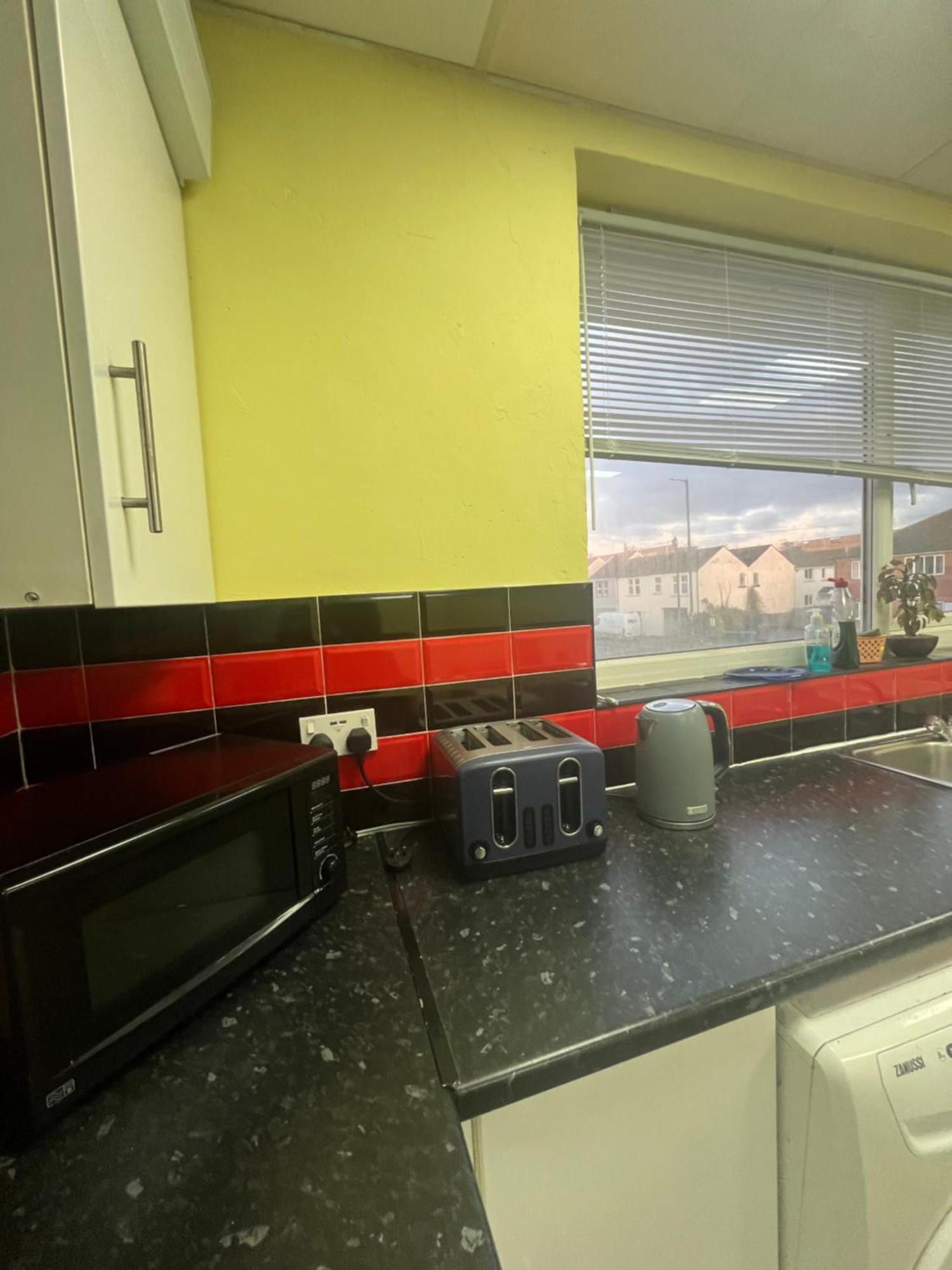 Private Room 2 Near Southmead Hospital Bristol Exterior photo